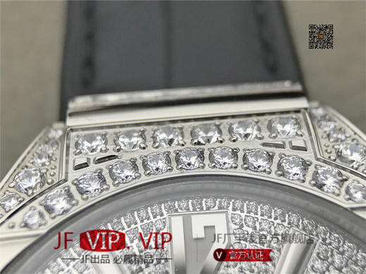 MKS伯爵POLO系列满天星，震撼上市。腕表一共采用564颗施华洛世奇 美钻，枕形表壳镀18k真金 商品图11