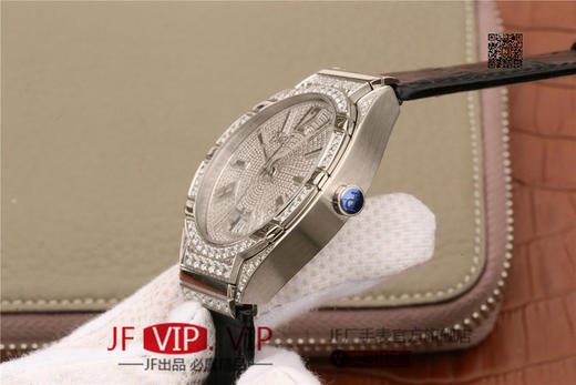 MKS伯爵POLO系列满天星，震撼上市。腕表一共采用564颗施华洛世奇 美钻，枕形表壳镀18k真金 商品图4