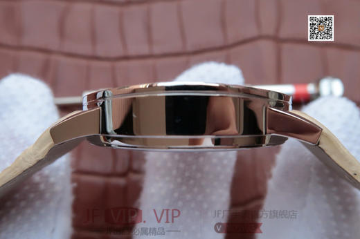 W0053N455宝格丽 凹镜 女款37毫米直径陀飞轮  珐琅表盘 立体鹦鹉 搭载手动复古偏心陀飞轮 美洲进口鳄鱼皮 商品图5