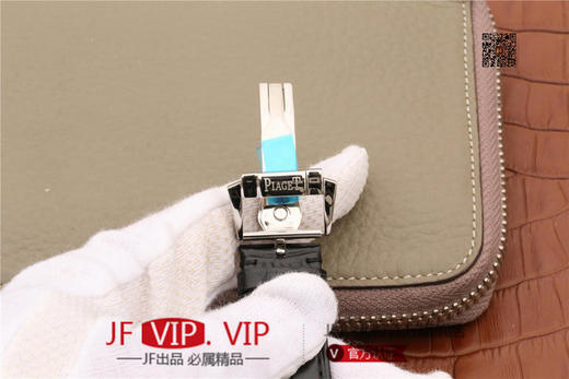 MKS伯爵POLO系列满天星，震撼上市。腕表一共采用564颗施华洛世奇 美钻，枕形表壳镀18k真金 商品图2