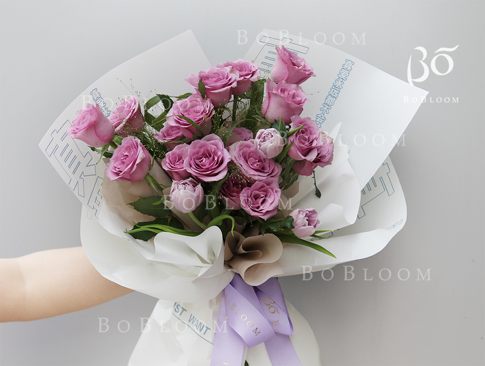 冷美人 19枝紫玫瑰＋3朵郁金香花束