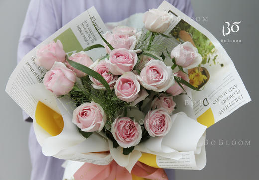 花草间的一抹胭脂 19枝淡粉雪山玫瑰花束 商品图0