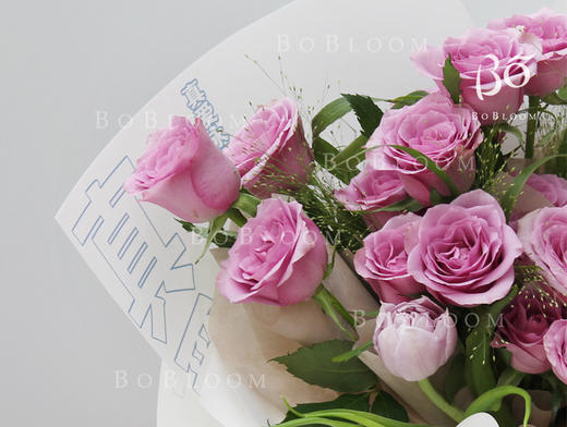 冷美人 19枝紫玫瑰＋3朵郁金香花束 商品图2