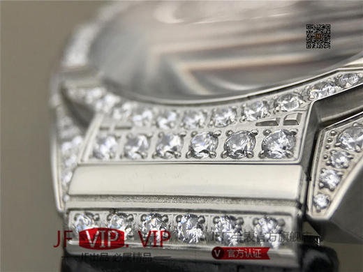 MKS伯爵POLO系列满天星，震撼上市。腕表一共采用564颗施华洛世奇 美钻，枕形表壳镀18k真金 商品图5