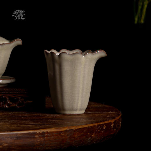 问鼎哥窑传世款馨香公杯 商品图2