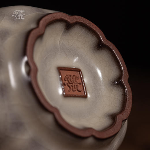 问鼎哥窑致巧款风铃杯 商品图3