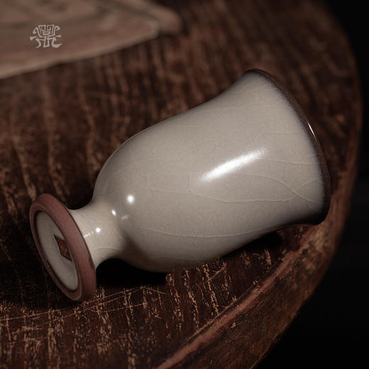 问鼎哥窑致巧款精工鸿露杯 商品图2