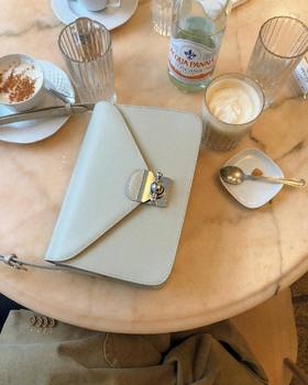  不挑年龄和穿衣风格的百变上班包，这几只可以背一辈子！ 