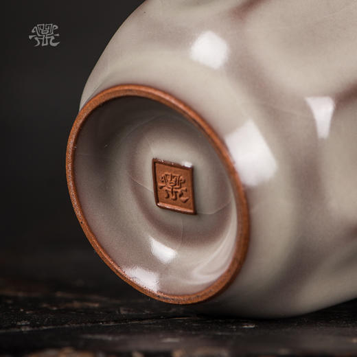问鼎哥窑致巧款潭影杯（缺货） 商品图3