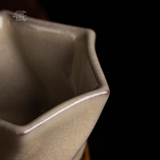 问鼎哥窑传世款支钉星华杯 商品图2