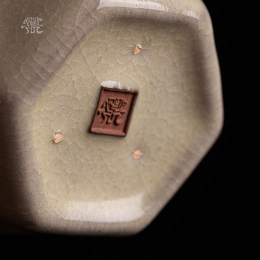 问鼎哥窑传世款支钉星华杯 商品图3