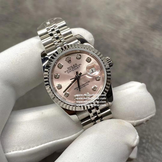 Noob【高品质】龙虾粉表盘，劳力士女款原版开模：劳力士女装日志型28和31毫米新一代五件拼装头粒，隐蔽式弹簧皇冠带扣、开启劳力士皇冠标志轻松打开表带．表壳与表带之间达到无缝连接视觉效果，完美无破绽❕ 商品图4