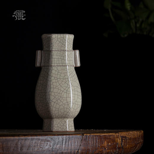 问鼎哥窑传世款八方贯耳瓶（缺货） 商品图1