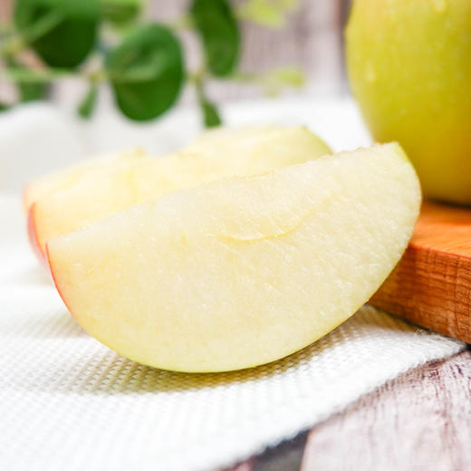 山西嘎啦苹果 皮薄多汁 现摘现发 清甜爽口 原生态种植  4斤装 商品图4