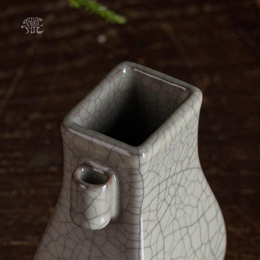 问鼎哥窑传世款贯耳小瓶（缺货） 商品图1