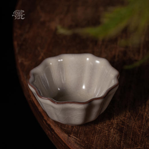 问鼎哥窑致巧款祥瑞杯 商品图1