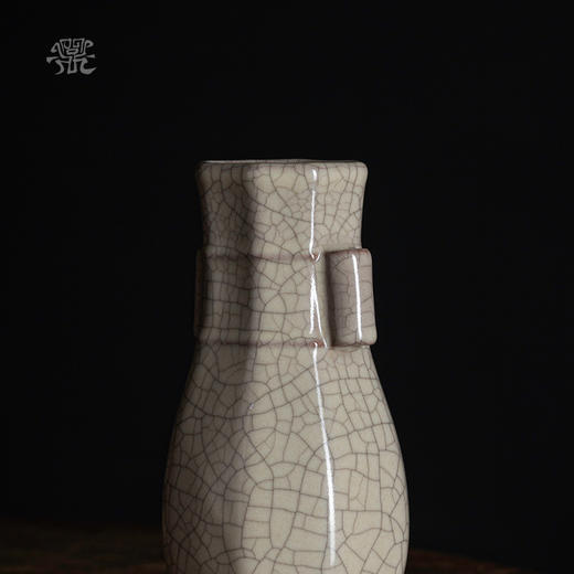 问鼎哥窑传世款八方贯耳瓶（缺货） 商品图2