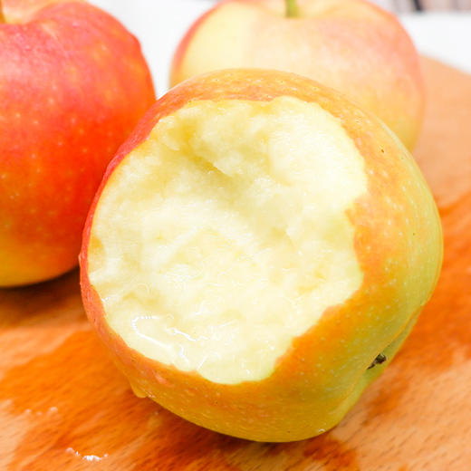 山西嘎啦苹果 皮薄多汁 现摘现发 清甜爽口 原生态种植  4斤装 商品图1