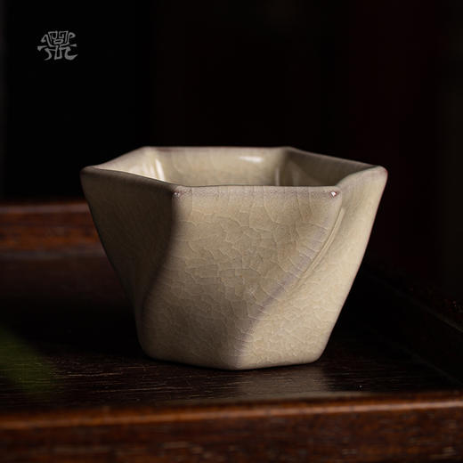 问鼎哥窑传世款支钉星华杯 商品图0