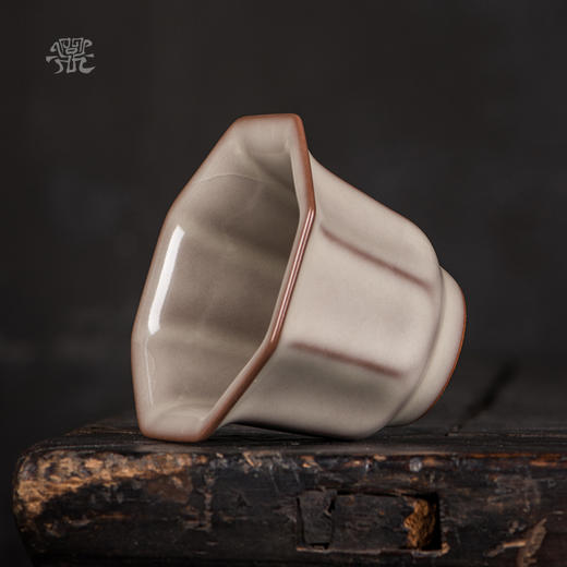 问鼎哥窑致巧款潭影杯（缺货） 商品图2