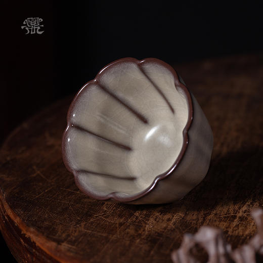 问鼎哥窑致巧款风铃杯 商品图2