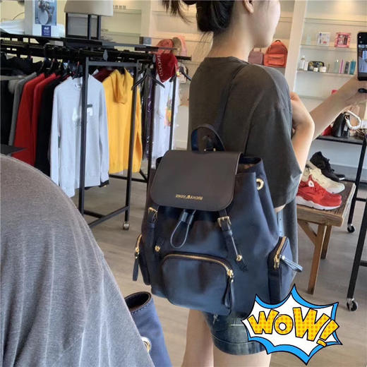 Burberry平替！美现粉色大号！超轻防水！MK大号Abbey尼龙拼皮降落伞双肩包 商品图3