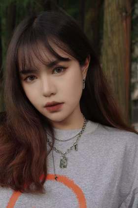 绝绝子的叠戴蛇牌项链