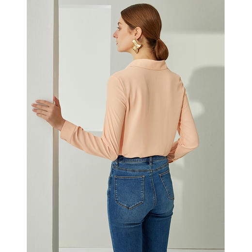 EITIE爱特爱新款时尚设计感褶皱收腰显瘦百搭通勤衬衫女B2109702 商品图4