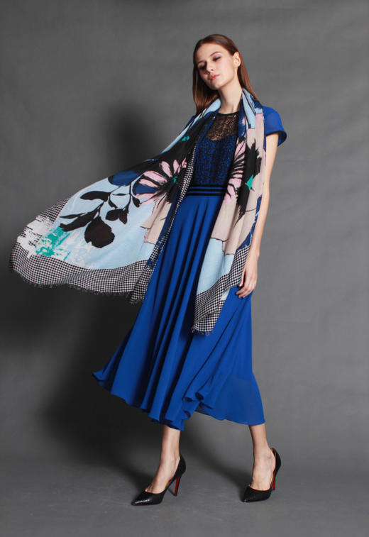 【伯妮斯茵】162S245--蓝色连衣裙--盛开的栗树枝--《生命之美-梵高的花园》 商品图1