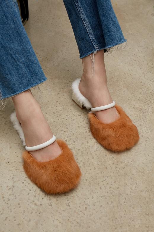 【微瑕疵不退不换】lost in echo设计师原创 兔毛圆头金属方跟拖鞋 商品图2