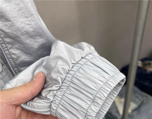 Jasonwood/坚持我的 2021春季新款字母印花运动薄外套女212108102 商品图3