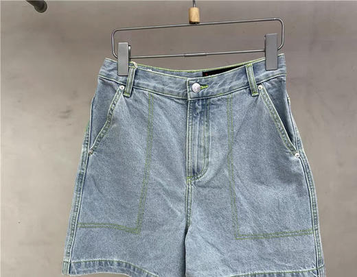 Jasonwood/坚持我的 夏季新款字母绿色印花牛仔短裤女212117001 商品图0