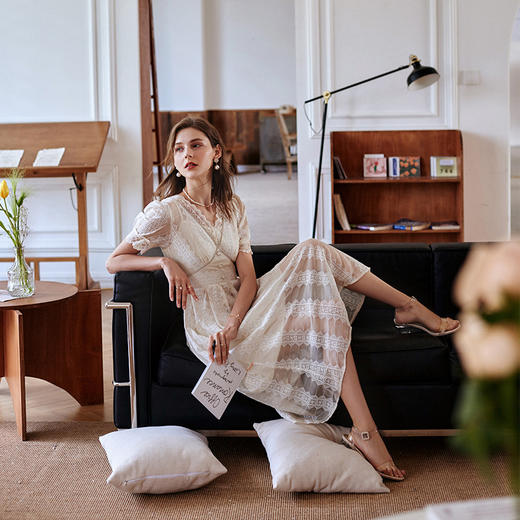 欧芮儿蕾丝连衣裙2021新夏收腰显瘦复古重工V领拼接气质优雅A字裙 商品图2