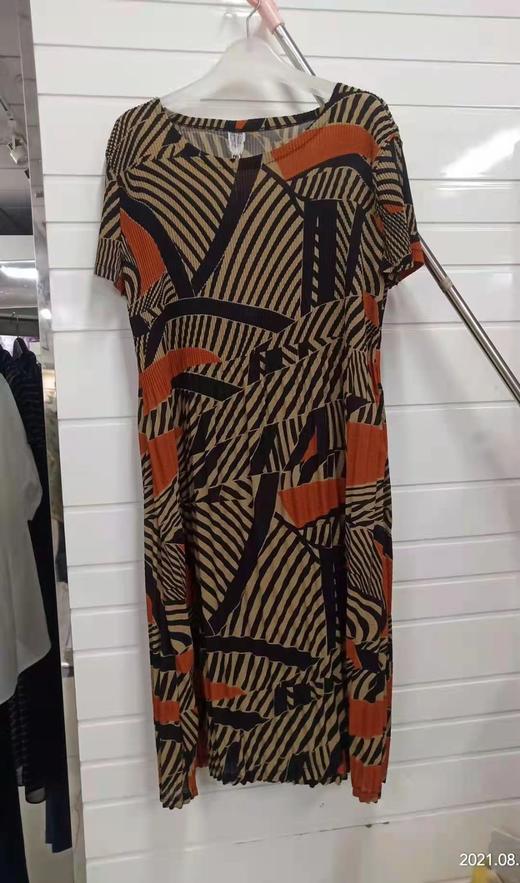 欣悦怡人百褶连衣裙 商品图0