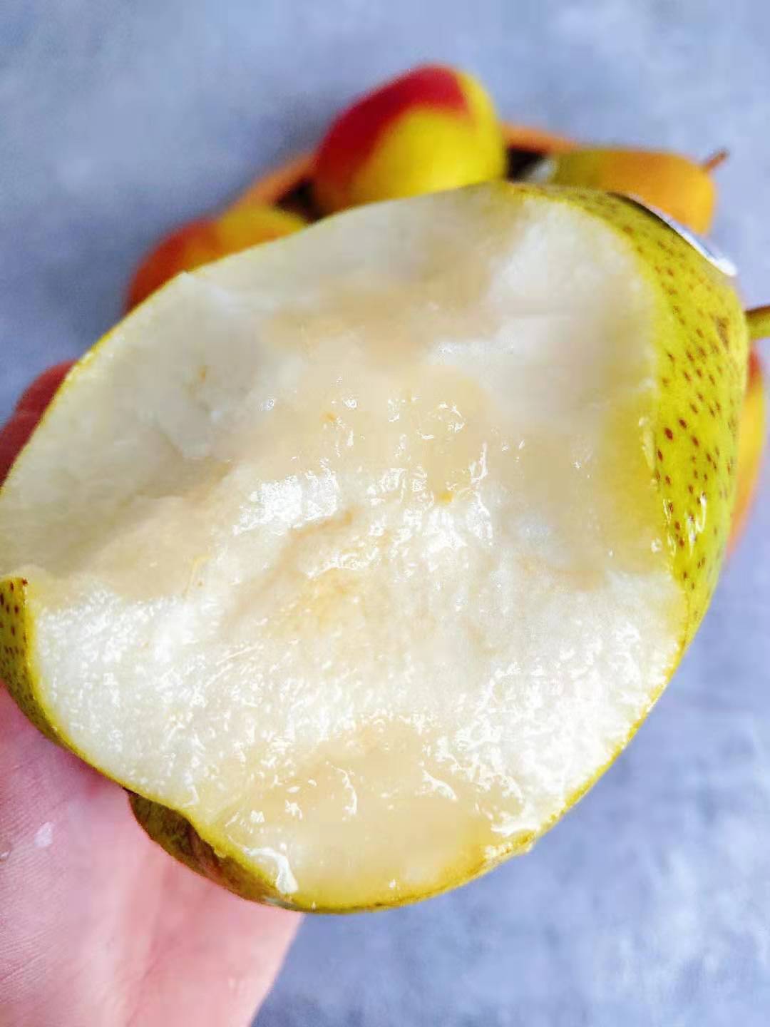 皮薄肉脆,汁多甜爽.特别适合做餐后的水果