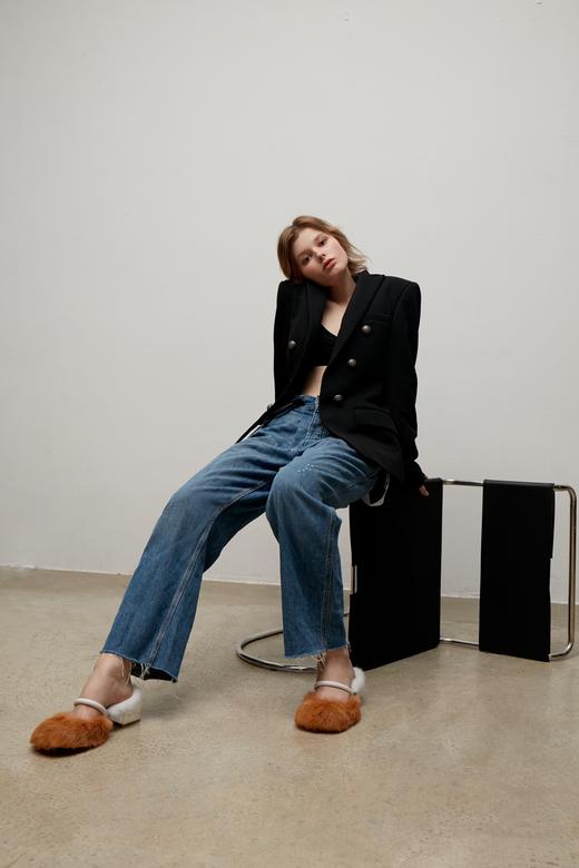 【微瑕疵不退不换】lost in echo设计师原创 兔毛圆头金属方跟拖鞋 商品图1