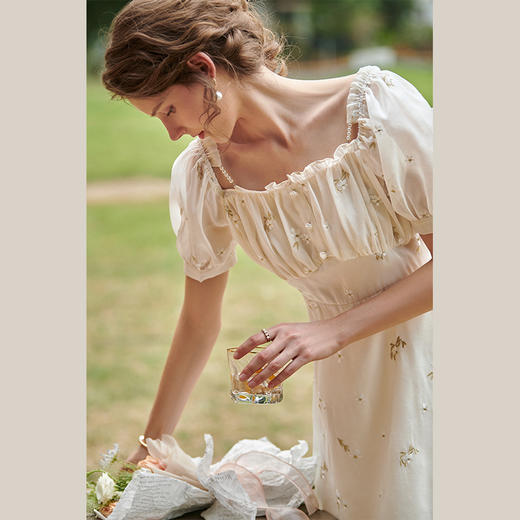 欧芮儿绣花连衣裙夏2021新款收腰显瘦大方领泡泡袖气质优雅网纱裙 商品图1