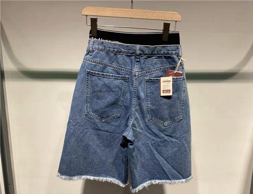 212117002 坚持我的/jasonwood 2021年春季女款 破洞宽松牛仔短裤 商品图2