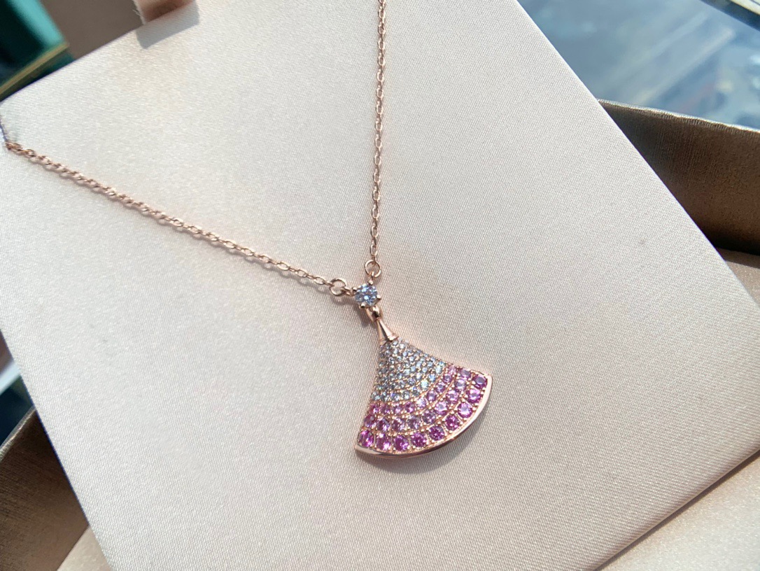 zp起版7515cnc机雕 电镀v金 宝格丽bvlgarl 粉钻裙子项链