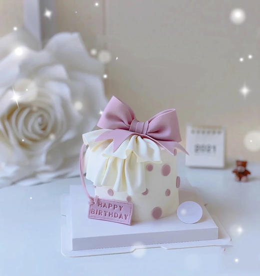 网红精致的蝴蝶结蛋糕，全部翻糖巧克力制作，蛋糕装饰全部可食用，需提前48小时以上预订 商品图0