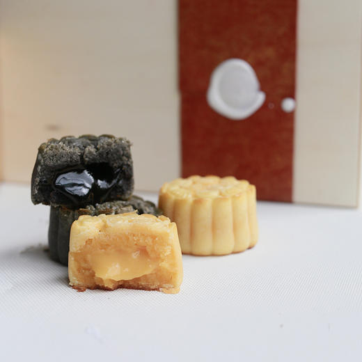 倒计时！裸月中秋月饼礼盒（流心奶黄、松仁黑芝麻、曲奇燒月饼口味隐藏版） 商品图2