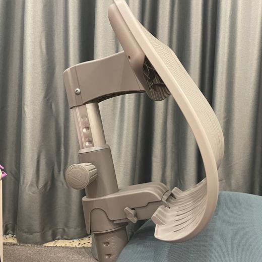 3岁+ 康朴乐学习椅 | 柏拉图儿童椅Y1018 马鞍形坐垫 S型贴合人体设计  靠背因高度变化 自动调整角度 安全环保面料 舒适透气 马鞍形凹凸坐垫 商品图2