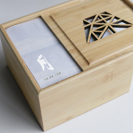 倒计时！裸月中秋月饼礼盒（流心奶黄、松仁黑芝麻、曲奇燒月饼口味隐藏版） 商品图0