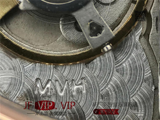 MKS伯爵POLO系列满天星，震撼上市。腕表一共采用564颗施华洛世奇 美钻，枕形表壳镀18k真金 商品图8