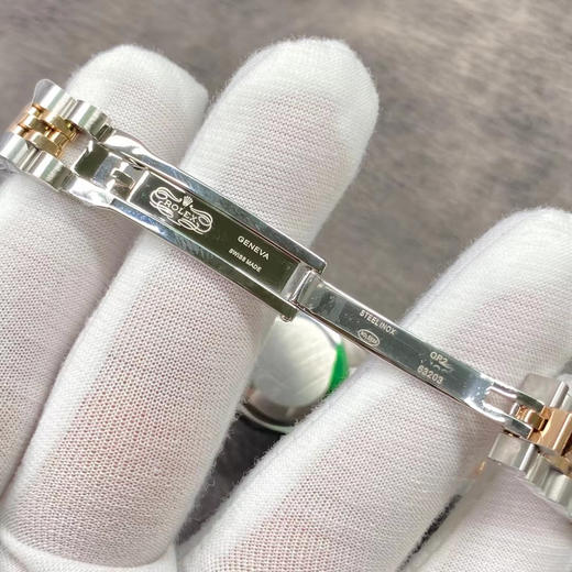 长荣包金出品，女装日志型28㎜日志型包金279174-0009 ①：女装日志型的蚝式表壳是坚固优雅、比例的典范。采用316L不锈钢来锻造不锈钢腕表表壳，具备高抗腐蚀性 商品图14