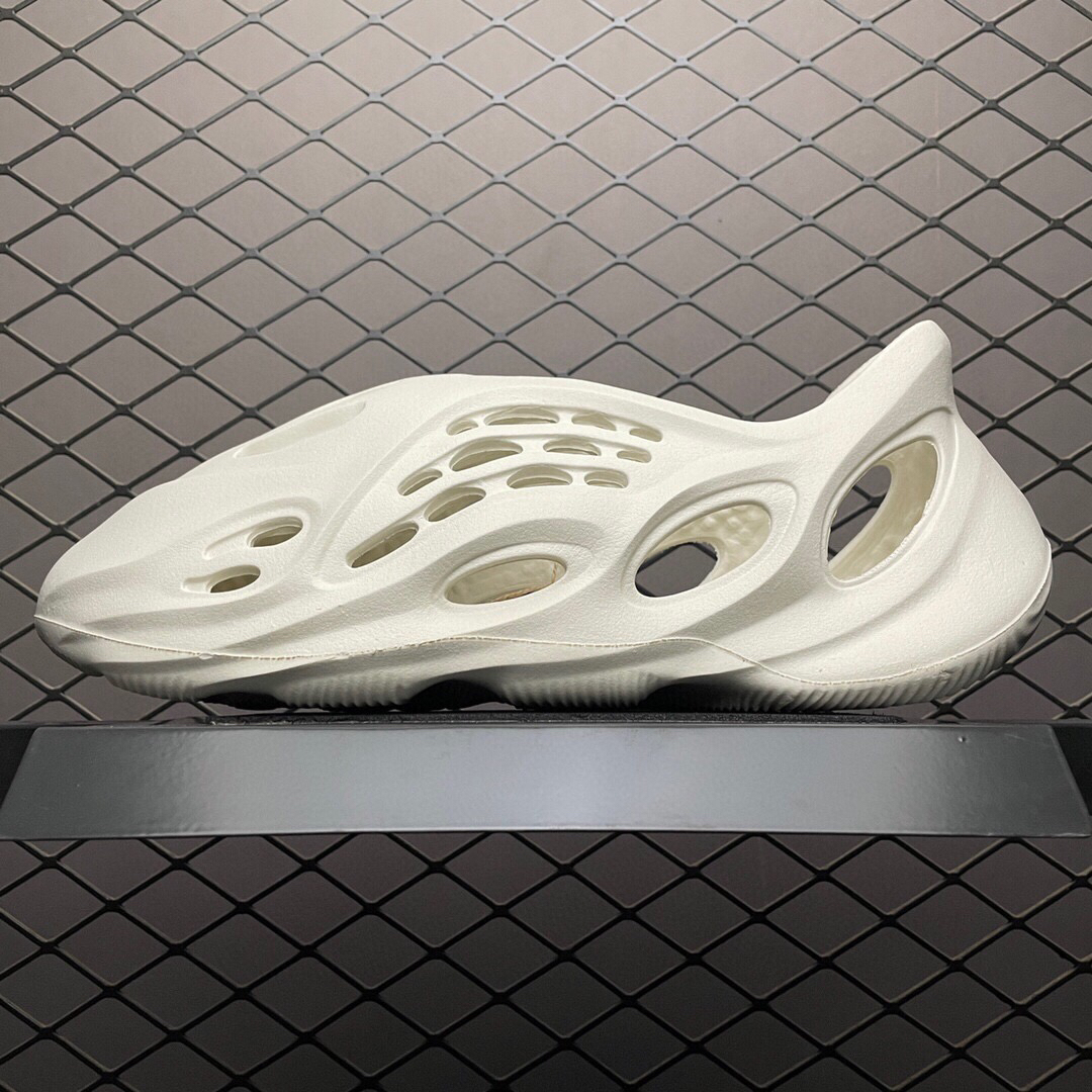 ad 阿迪yeezy foam runner " ararat " 侃爷椰子洞洞鞋 g55486