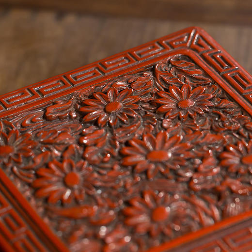 清代 剔红花卉纹方形盖盒 商品图4