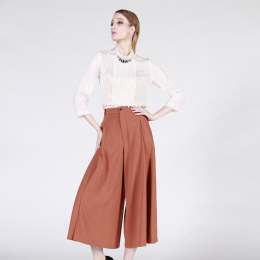 【伯妮斯茵】173F037--米色衬衣--萨珊捶揲--《宁静之美》 商品图4