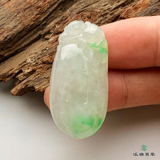 派瑞翡翠 翡翠挂件 冰糯种 淡绿色 商品图2