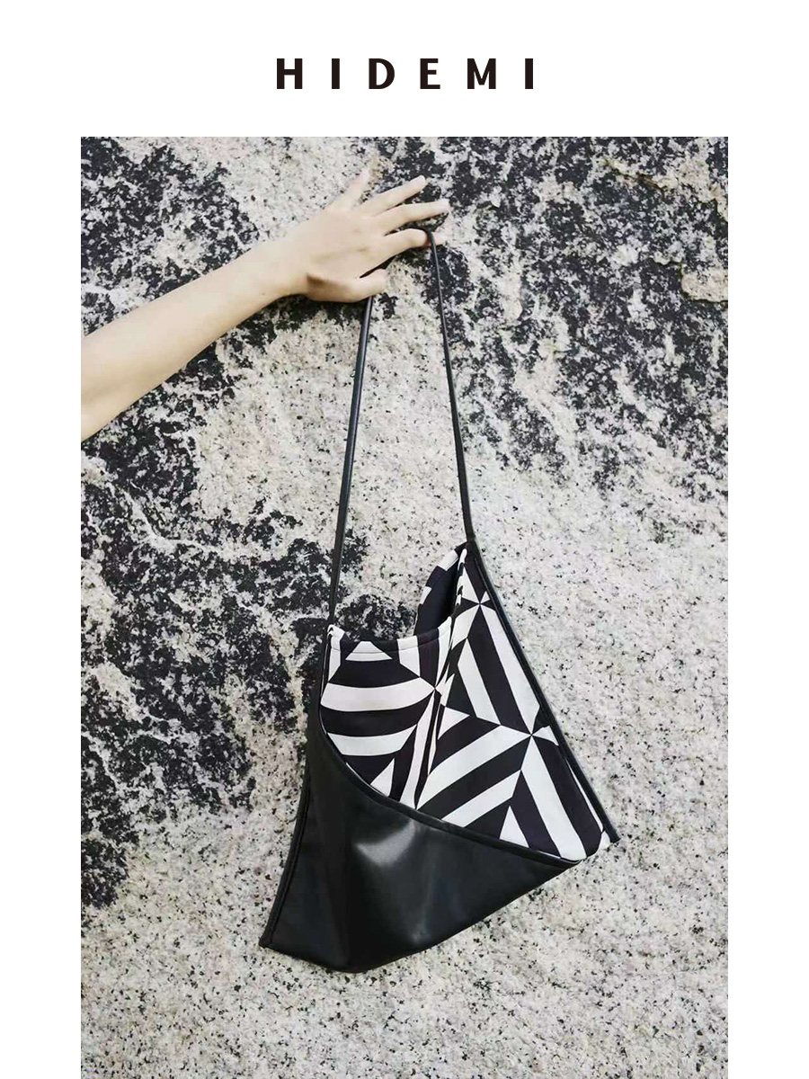 HIDEMI几何设计感黑白印花背包